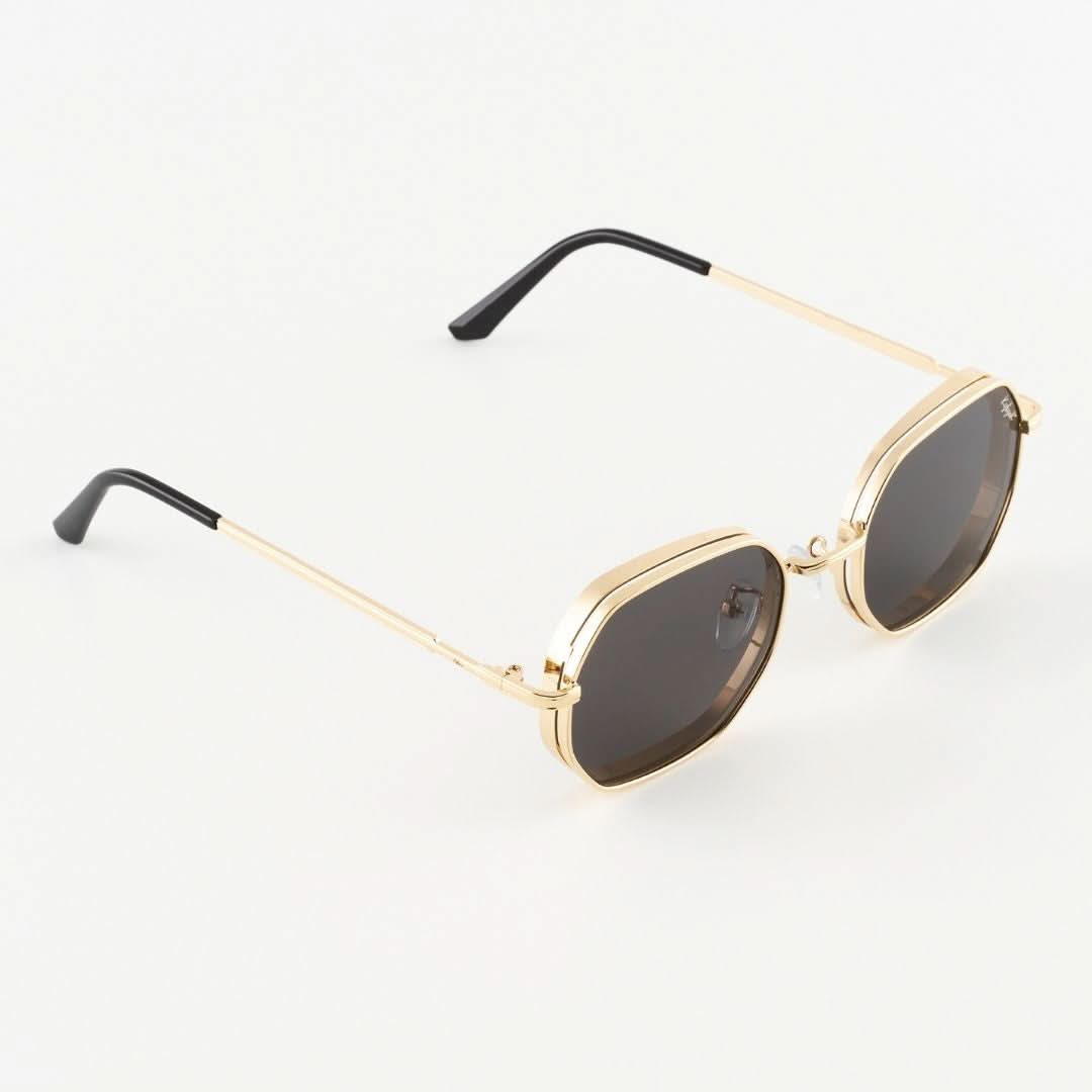 Carl napszemüveg