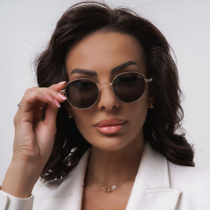 Tina napszemüveg